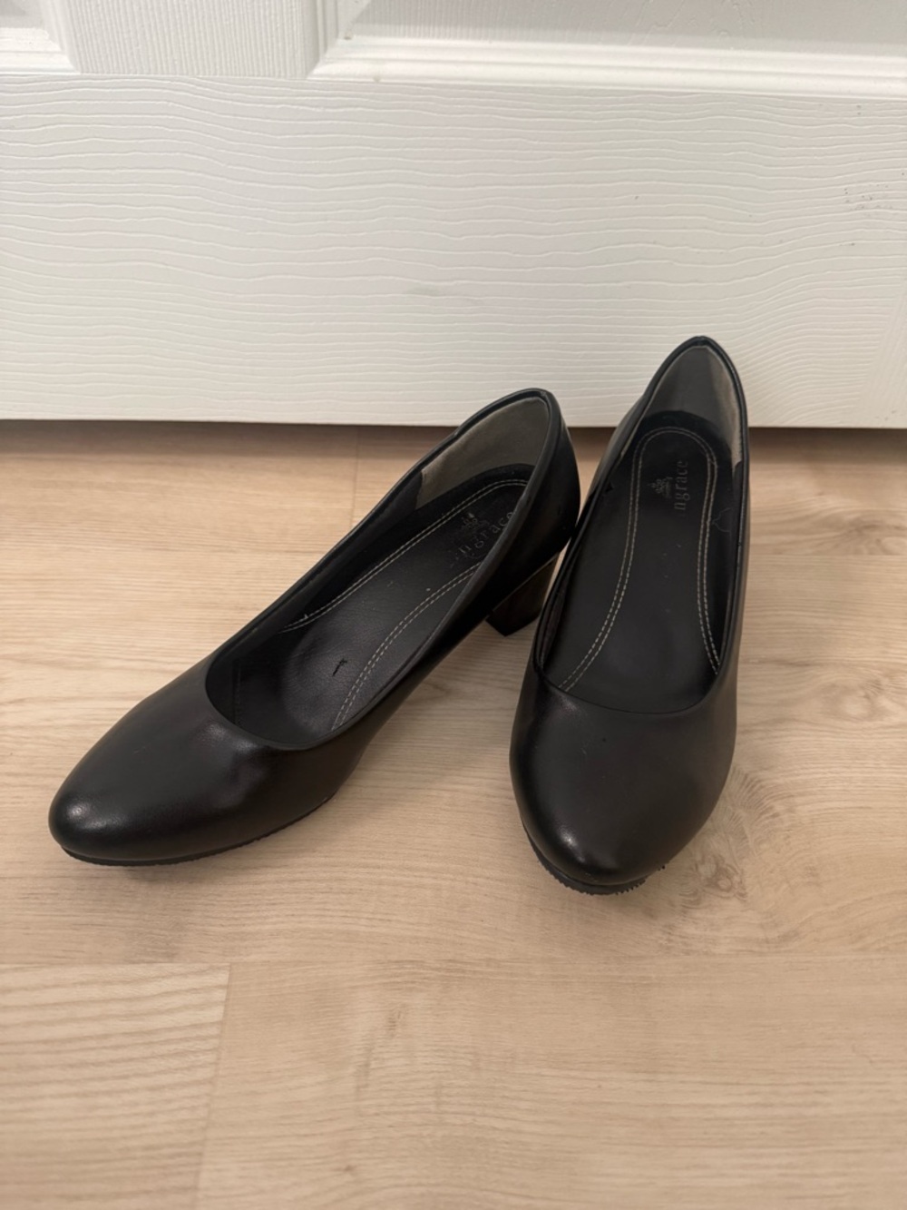 Classic Black Women's Mid Heel Pumps